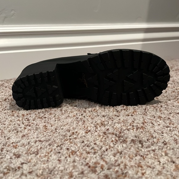 Soda. Black, chunky heeled loafers - Picture 4 of 6